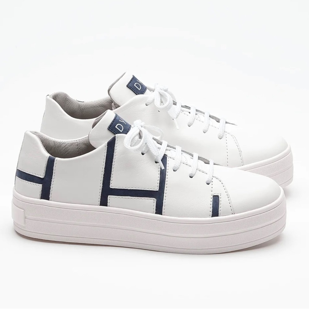 DYAN Ava shoes size 35 white leather navy accents Buttery Soft Barefoot Comfort